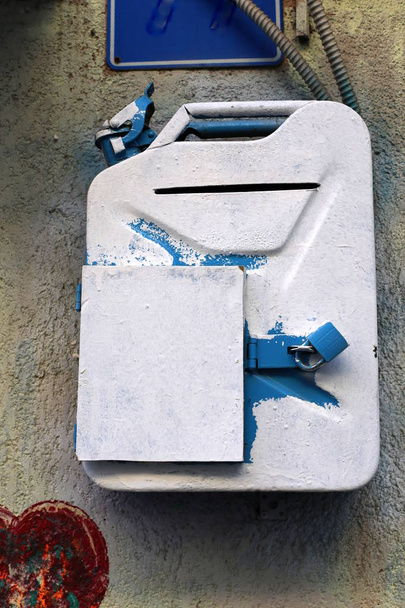 Почтовый ящик предназначен для сбора и доставки почтовой корреспонденции
 - Фото, изображение