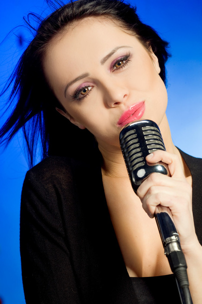 Beautiful woman singing - Фото, изображение