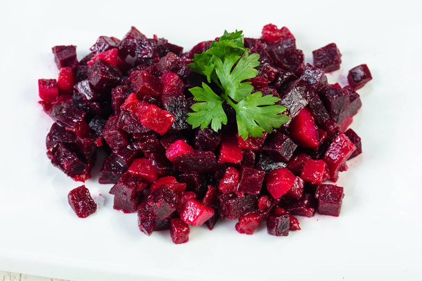 Russischer Vinaigrette-Salat mit Petersilie - Foto, Bild