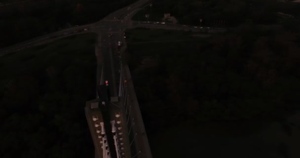 Vue Aérienne : Tournage Cinématique Du Pont Avec Des Cordes Blanches Au Coucher Du Soleil : Varsovie, Pologne
 - Séquence, vidéo