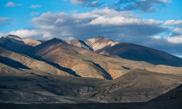 Altain vuoriston luonne
 - Valokuva, kuva