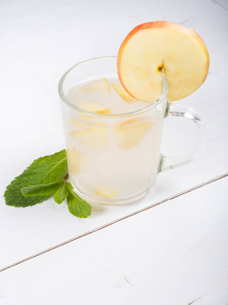 Tasse à boisson compote de différents fruits secs
 - Photo, image