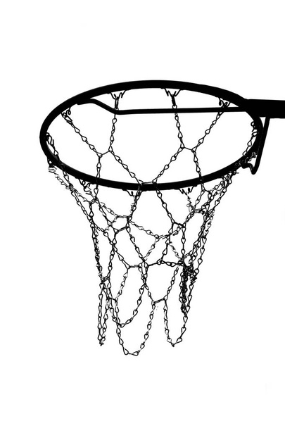 die Silhouette einer Basketballkorbkette. - Foto, Bild