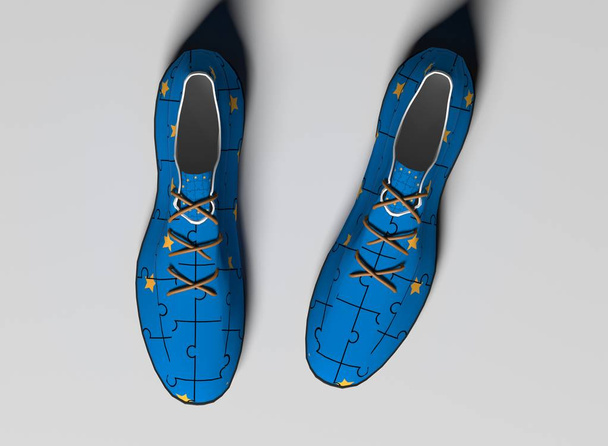 zapatillas deportivas con cordones. risitas en los colores de la bandera de la Unión Europea - Foto, Imagen