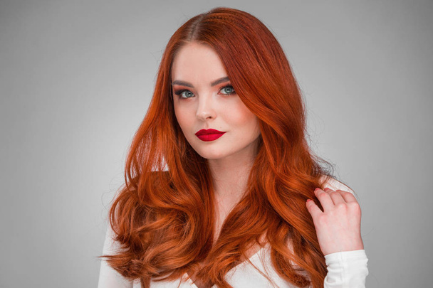 Beauty portrait of woman. Gorgeous sensual attractive pretty redhead sexy model girl, shiny wavy hair - Φωτογραφία, εικόνα