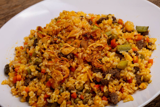 Sült rizs, a marha- és zöldségekkel - Fotó, kép