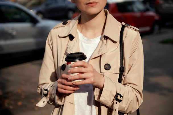 Young pretty woman drink coffee in cup outdoor, coffee cup in her hands. Fashion girl, hipster portrait, sweet drink, aromatic coffee, cup of tea, smoothie health. - Foto, Imagem