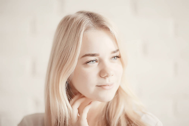 beauty portrait of cute blonde young woman in white clothes - Fotoğraf, Görsel