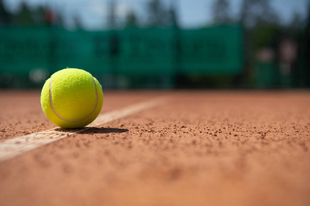 Ball is being thrown down by tennis player - Фото, зображення