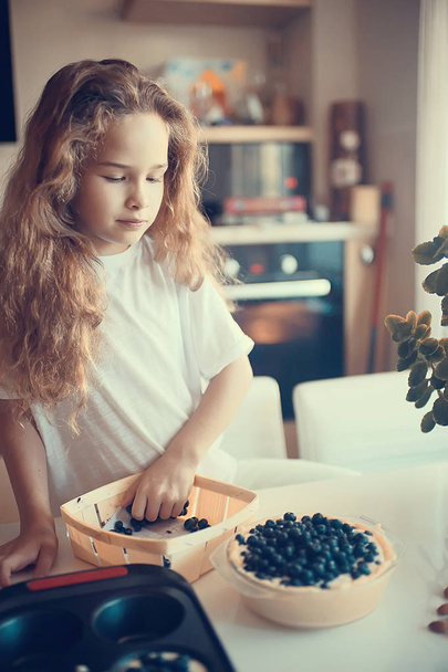 cute little girl  baking blueberry pie in kitchen - Foto, Imagem