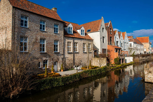 Belçika'daki tarihi ve güzel Bruges şehrin kanallar - Fotoğraf, Görsel