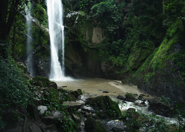 Wodospad wodospad natura podróż mok fah wodospad - Zdjęcie, obraz