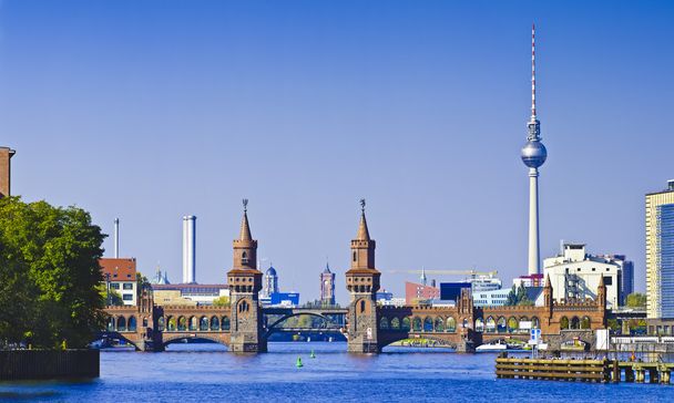 panorama avec oberbaumbruecke à Berlin
 - Photo, image
