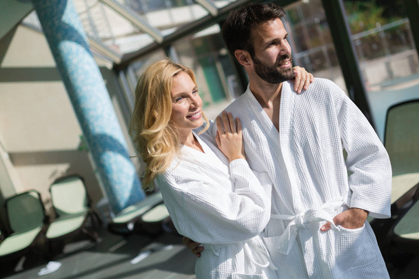 Portrait of attractive couple enjoying in spa center - Fotoğraf, Görsel