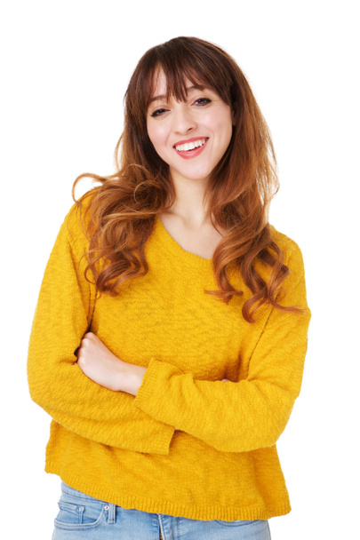 Retrato de mulher jovem sorrindo com os braços cruzados contra fundo branco isolado
 - Foto, Imagem