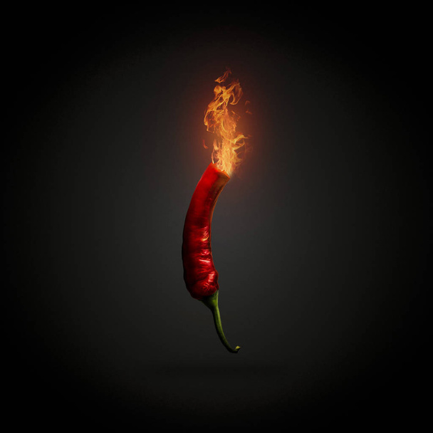 Red hot Chili pepper z ognia wydobywające się. Ciemne tło czarne. Pojęcie bardzo ostra papryka. - Zdjęcie, obraz
