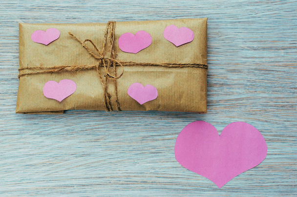 gift wrapping hand made. concept valentine day - Foto, Imagem