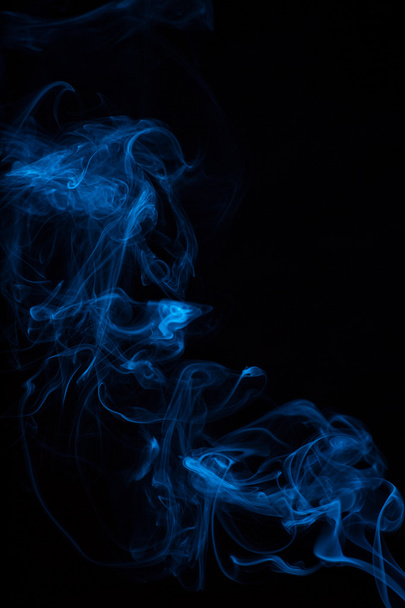 Abstract blue smoke isolated on black - Foto, Imagen