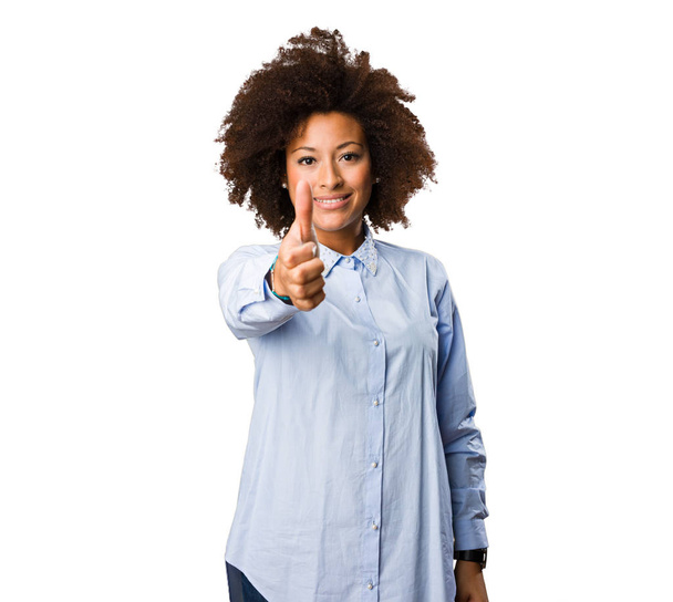 jeune femme noire faire un geste correct
 - Photo, image