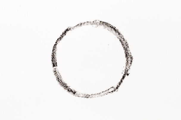 Olie pastel tekening in cirkel of ronde vorm op achtergrond wit papier - Foto, afbeelding
