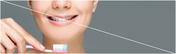 Oříznout záběr usmívající se žena držící zubní kartáček v ruce izolované na šedé, bělení zubů koncept - Fotografie, Obrázek