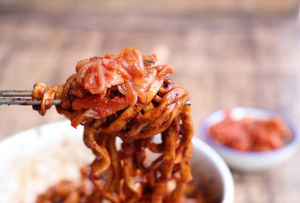 Tagliatelle nere solubili - cibo coreano
 - Foto, immagini
