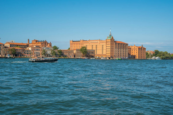 wunderschöne Aussicht auf Venedig. Insel Giudecca. Gradierkanal. Region Venetien. Italien. - Foto, Bild