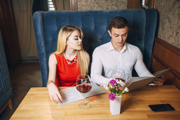 couple in restaurant - Valokuva, kuva