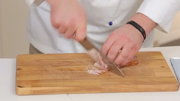 Chopping ham on the wooden board - Materiał filmowy, wideo