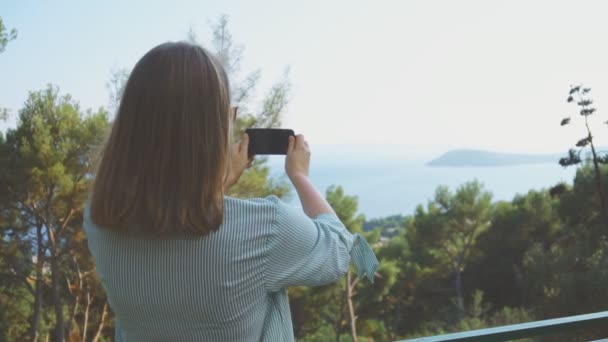 Woman takes pictures of nature by mobile phone. - Footage, Video