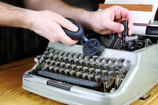 retro írógéppel levelet - Fotó, kép