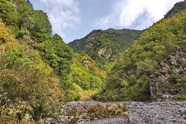 Berglandschap van de Kakhsky regio in Azerbeidzjan - Foto, afbeelding