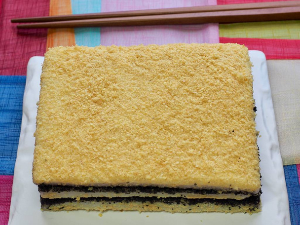Gâteau de riz cuit à la vapeur jaune traditionnel coréen
 - Photo, image