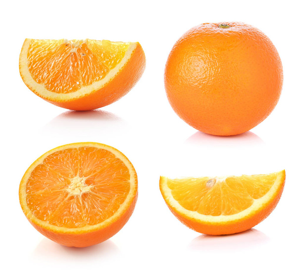 Orangene Früchte isoliert auf weißem Hintergrund - Foto, Bild
