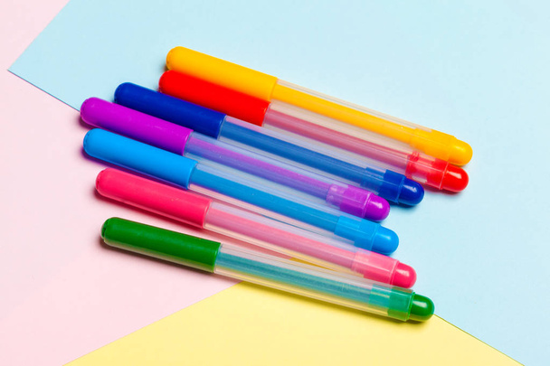 Colorful Marker pens on colorfrul backgroud  - 写真・画像