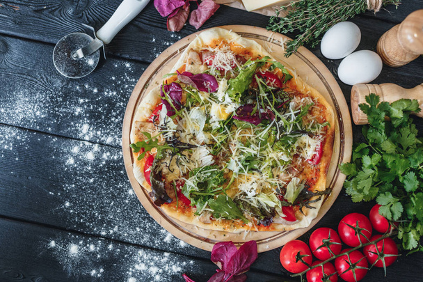 Delicious pizza on dark wooden background - Zdjęcie, obraz