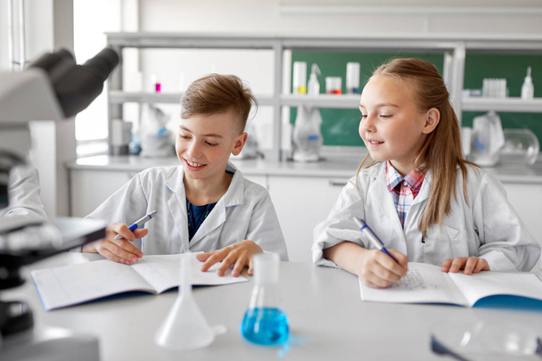 kids studying chemistry at school laboratory - Foto, Imagem
