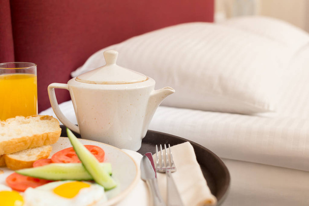 Breakfast in bed in hotel room - Φωτογραφία, εικόνα
