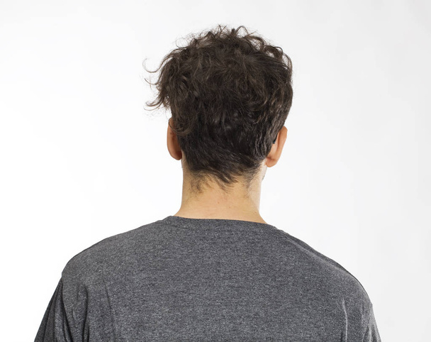 Man wearing grey t-shirt back portrait - Foto, afbeelding
