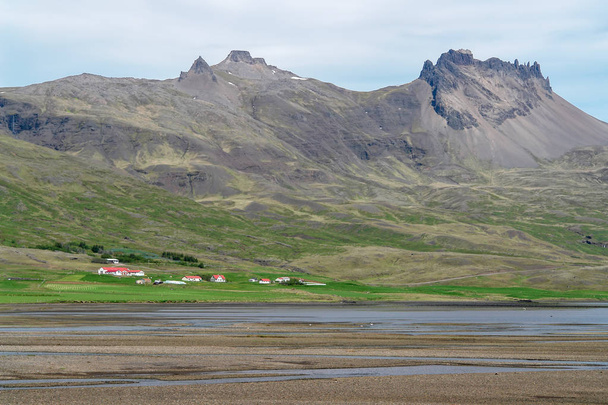 Typical Iceland landscape with farms - Iceland - Fotografie, Obrázek