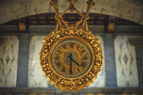 Античные висячие часы
 - Фото, изображение