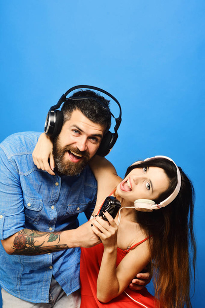 Guy with beard and lady with excited faces enjoy music - Foto, Imagem