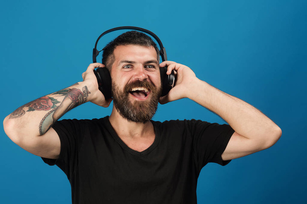 Relax and music concept. Singer with beard and smiling face - Foto, Imagen