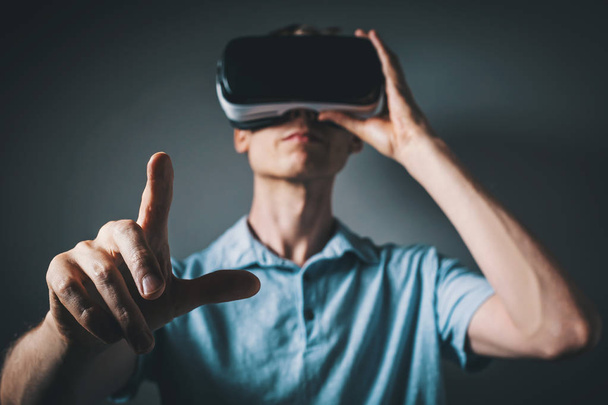 Young man with a virtual reality headset - Photo, Image