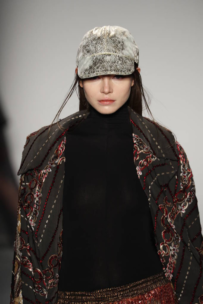 NEW YORK, NY - FEBRUARY 10: A model walks the runway at Custo Barcelona Fashion Show during New York Fashion Week on February 10, 2018 in New York City.  - Foto, imagen
