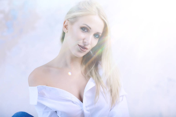 fashion portrait of beautiful young model, closeup, attractive blonde woman - Valokuva, kuva