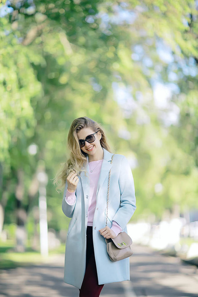 beautiful blonde woman wearing stylish coat in park  - Foto, Imagen