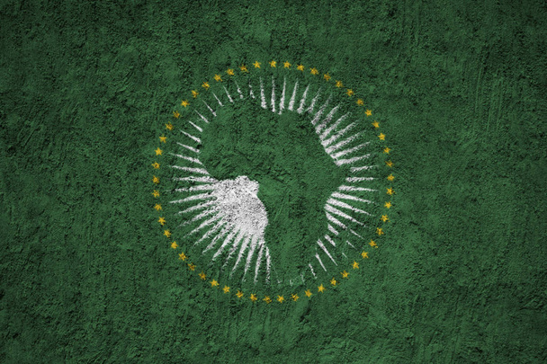 Bandera pintada de la Unión Africana en el muro de hormigón
 - Foto, Imagen