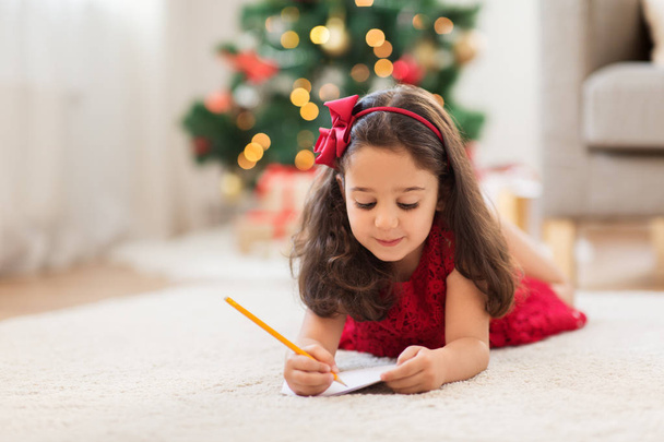 little girl writing christmas wish list at home - Φωτογραφία, εικόνα