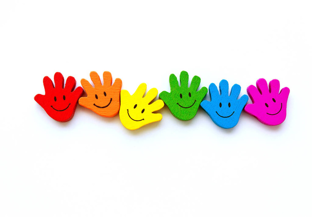 palma sorridente de cores do arco-íris, um símbolo de LGBT
 - Foto, Imagem